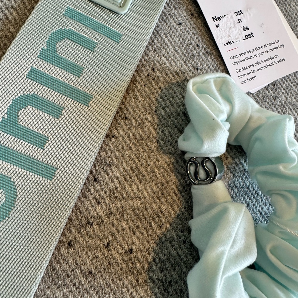 Lululemon Bundle - Neverlost Keychain + Uplifting… - image 2